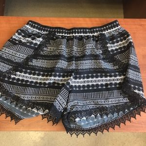 Black & White printed shorts w/ lace